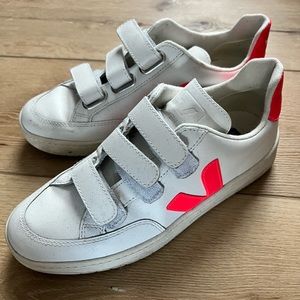 Veja V-10 Velcro Sneaker